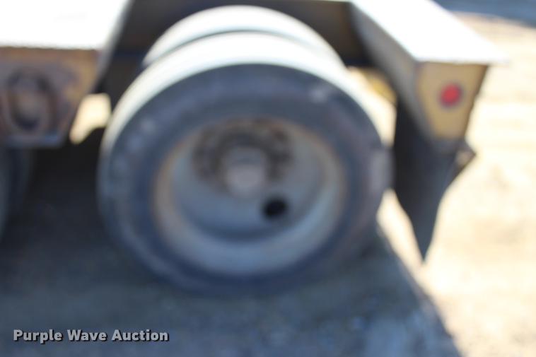 image for item EC9360 1998 Eager Beaver 50GSL lowboy equipment trailer