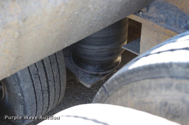 image for item EC9360 1998 Eager Beaver 50GSL lowboy equipment trailer