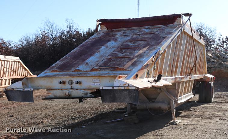 image for item EC9363 1992 CPS bottom dump trailer