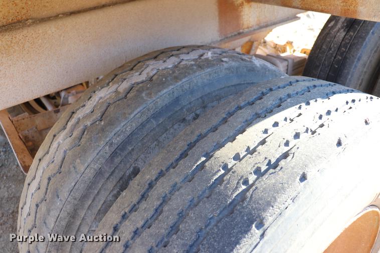 image for item EC9363 1992 CPS bottom dump trailer