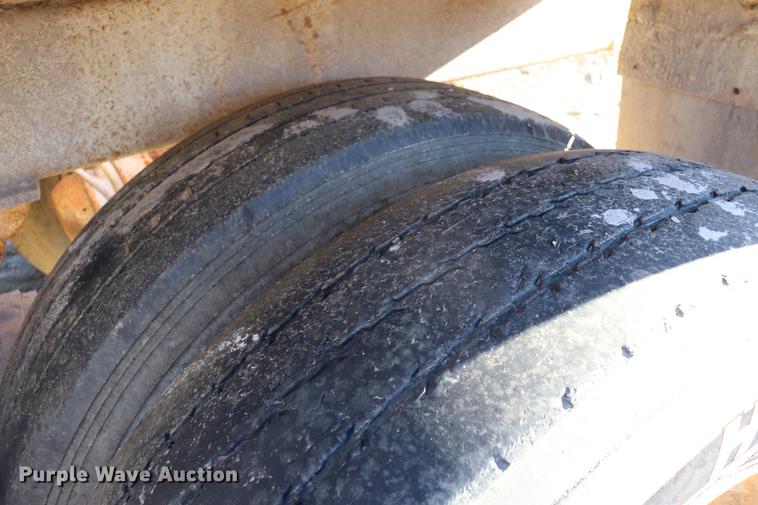 image for item EC9363 1992 CPS bottom dump trailer