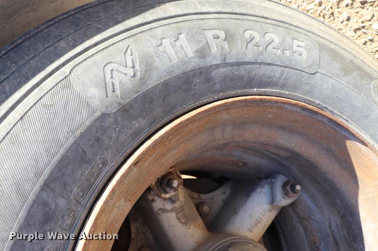 image for item EC9363 1992 CPS bottom dump trailer