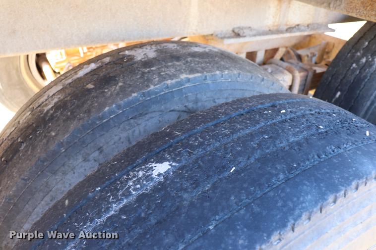 image for item EC9363 1992 CPS bottom dump trailer