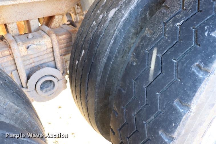 image for item EC9363 1992 CPS bottom dump trailer