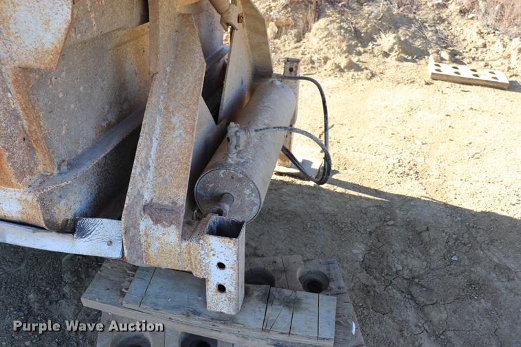 image for item EC9363 1992 CPS bottom dump trailer