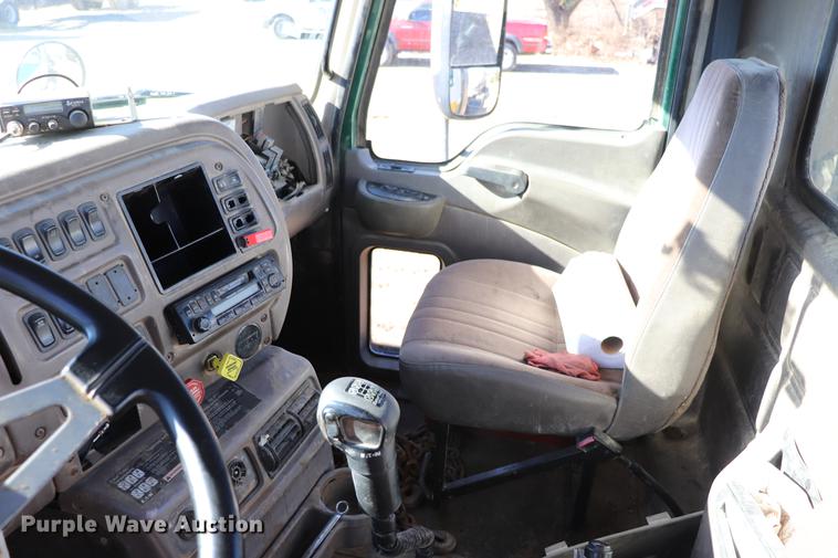 image for item EC9364 2005 Mack CX613 semi truck