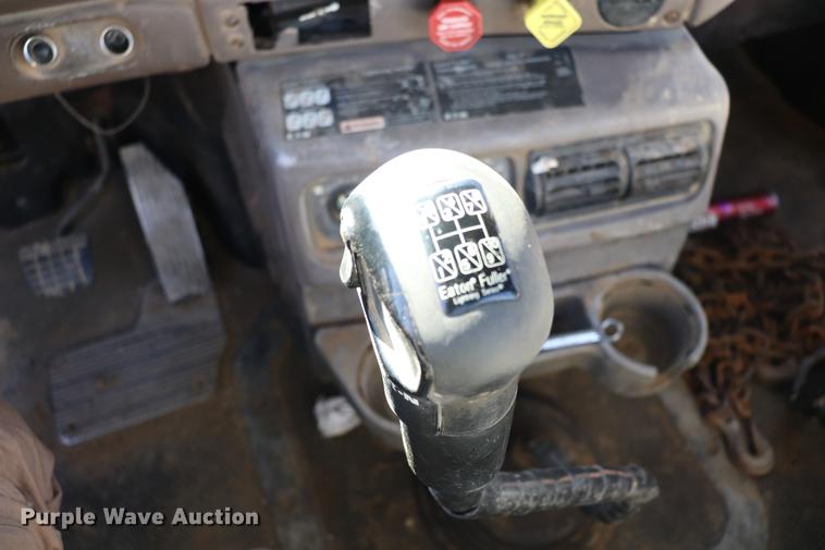 image for item EC9364 2005 Mack CX613 semi truck