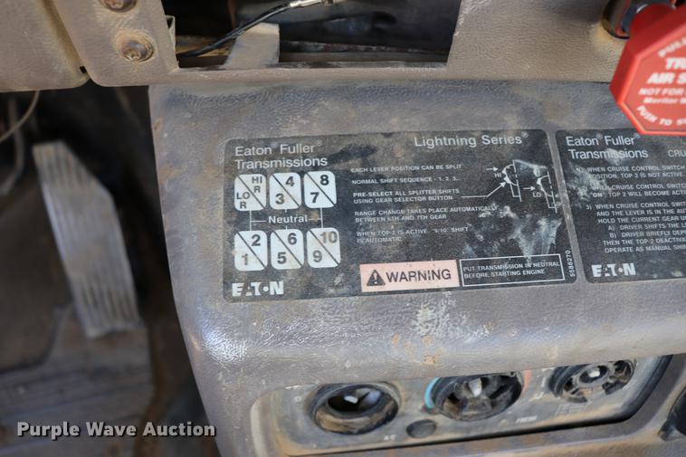 image for item EC9364 2005 Mack CX613 semi truck