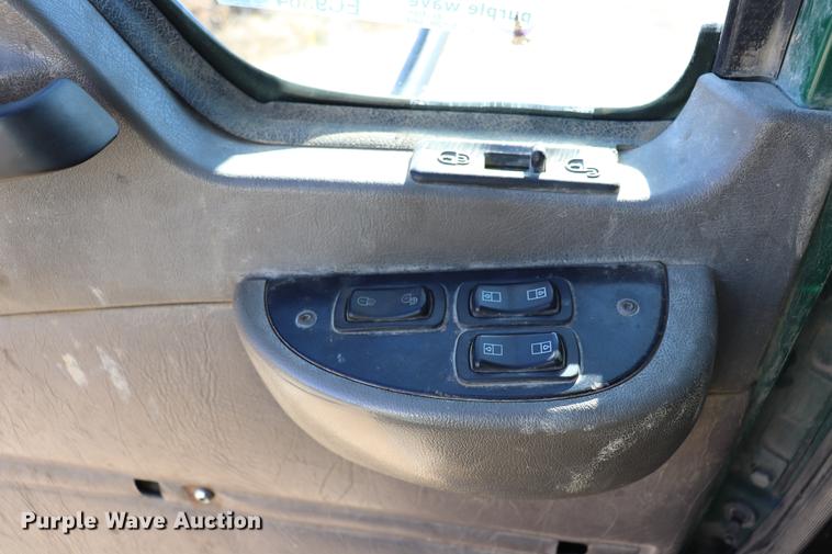 image for item EC9364 2005 Mack CX613 semi truck