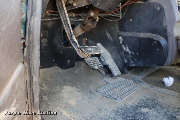 image for item EC9364 2005 Mack CX613 semi truck