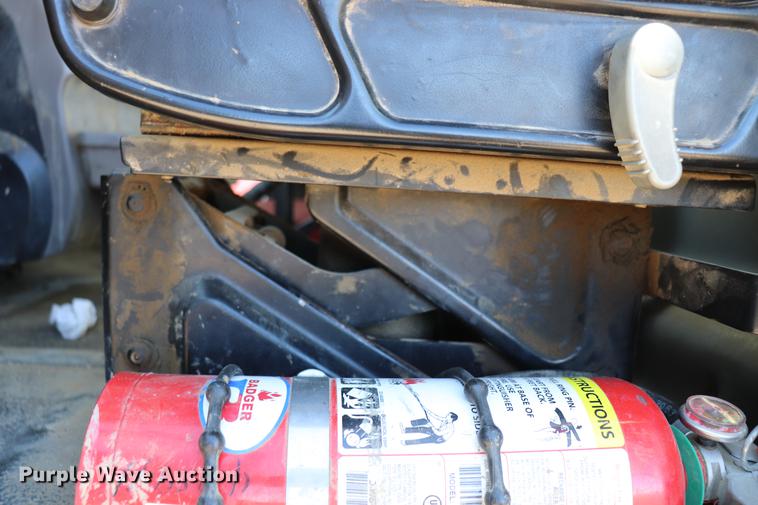 image for item EC9364 2005 Mack CX613 semi truck