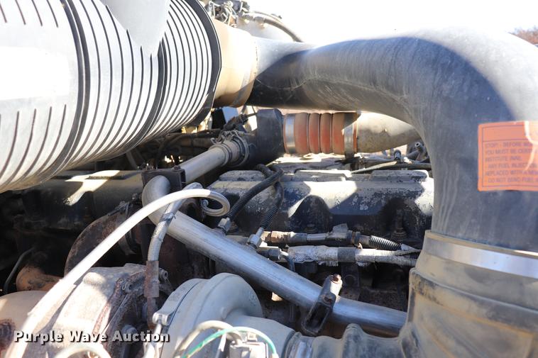 image for item EC9364 2005 Mack CX613 semi truck