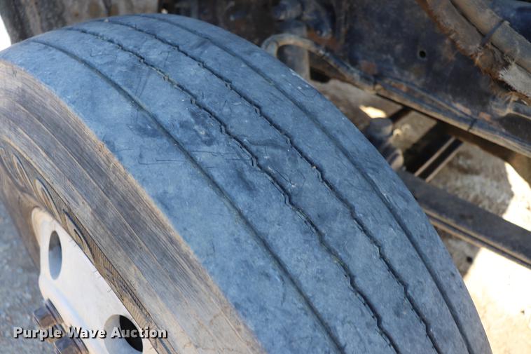 image for item EC9364 2005 Mack CX613 semi truck