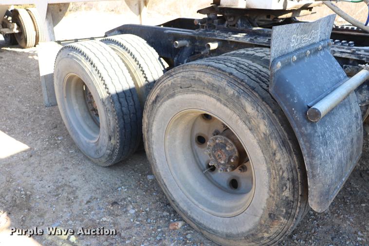 image for item EC9364 2005 Mack CX613 semi truck