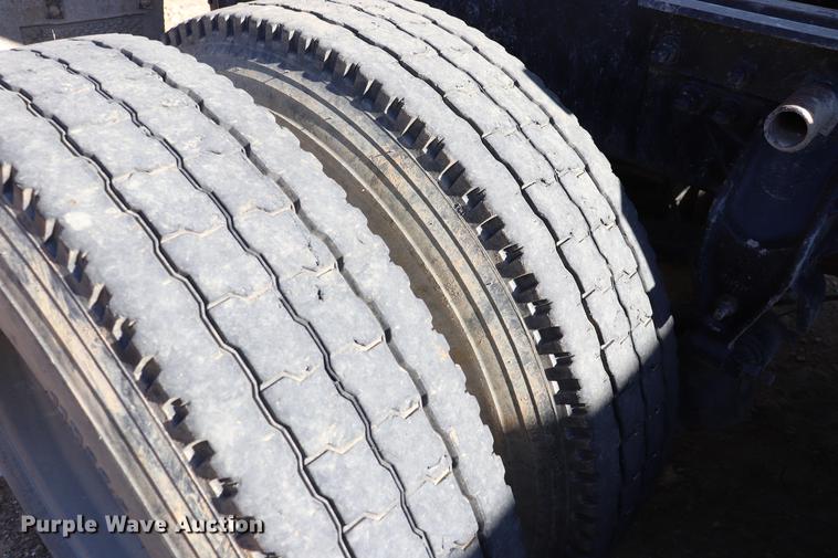 image for item EC9364 2005 Mack CX613 semi truck