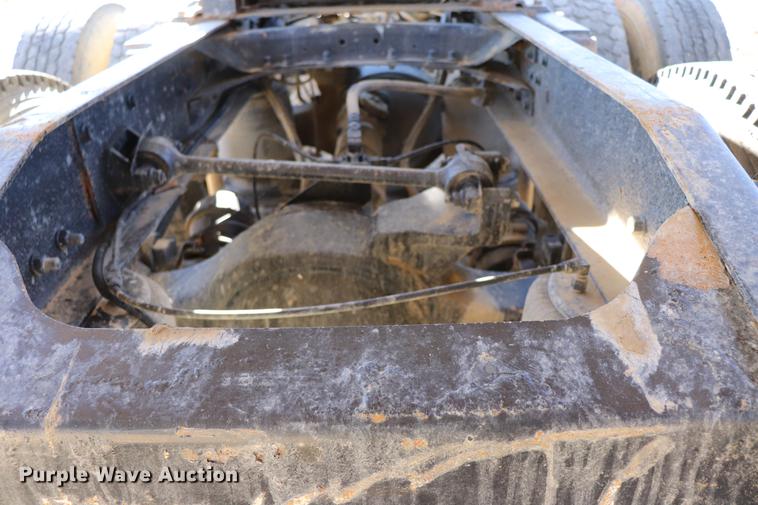 image for item EC9364 2005 Mack CX613 semi truck