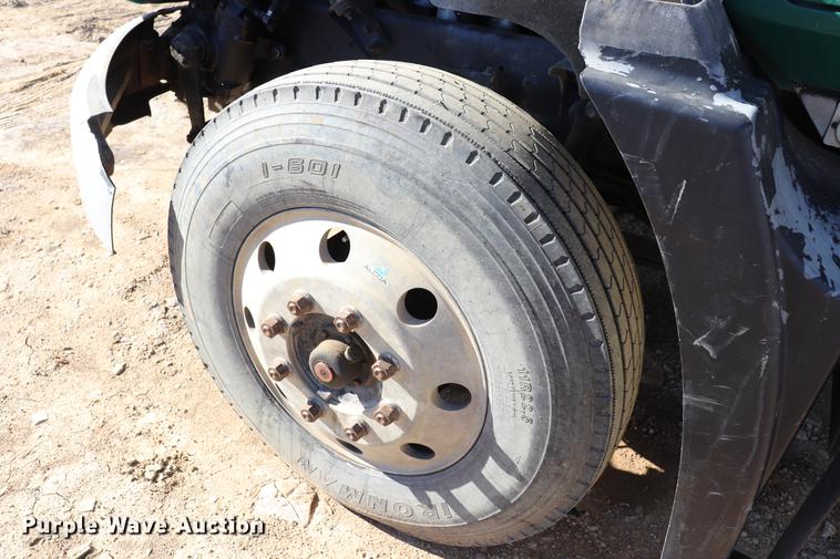 image for item EC9364 2005 Mack CX613 semi truck