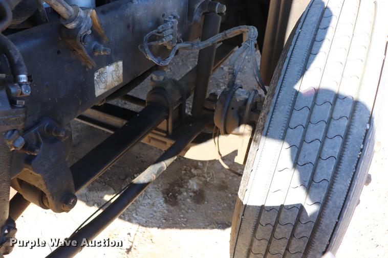 image for item EC9364 2005 Mack CX613 semi truck