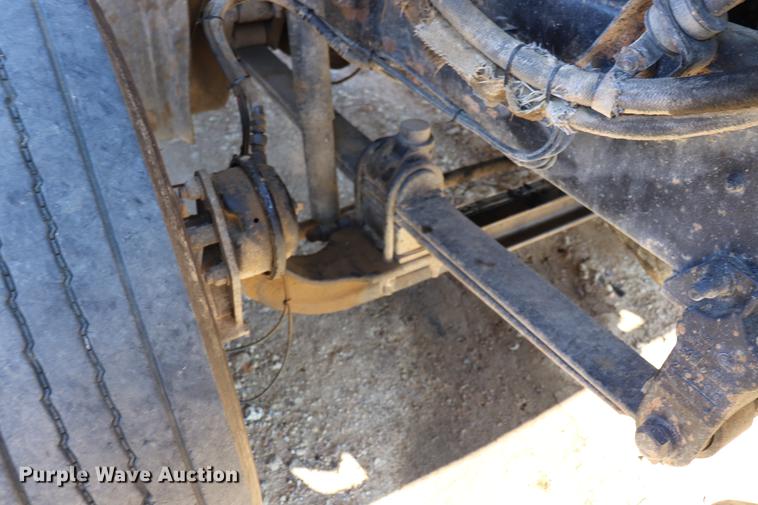 image for item EC9364 2005 Mack CX613 semi truck