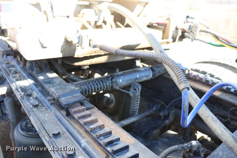 image for item EC9364 2005 Mack CX613 semi truck