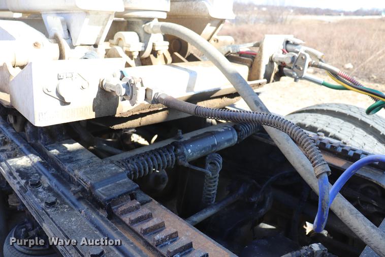 image for item EC9364 2005 Mack CX613 semi truck