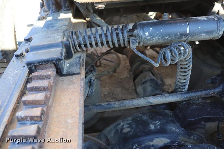 image for item EC9364 2005 Mack CX613 semi truck