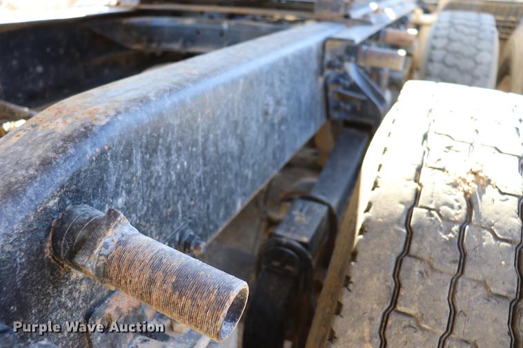 image for item EC9364 2005 Mack CX613 semi truck