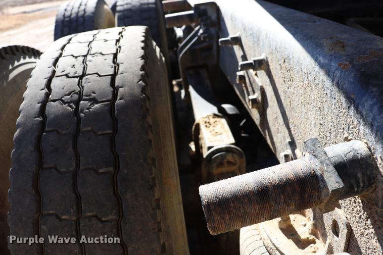 image for item EC9364 2005 Mack CX613 semi truck