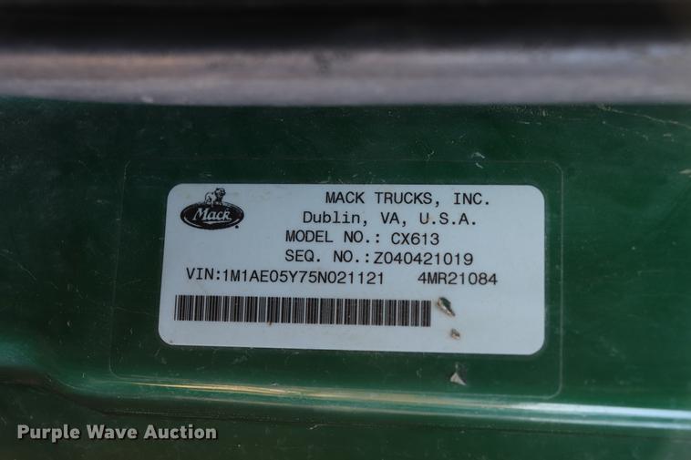 image for item EC9364 2005 Mack CX613 semi truck