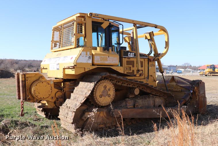 image for item EC9367 2005 Caterpillar D6R XW Series II dozer
