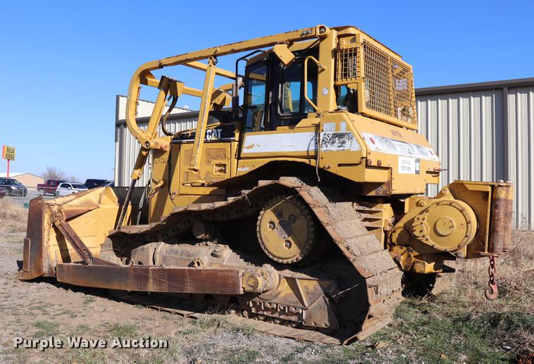 image for item EC9367 2005 Caterpillar D6R XW Series II dozer