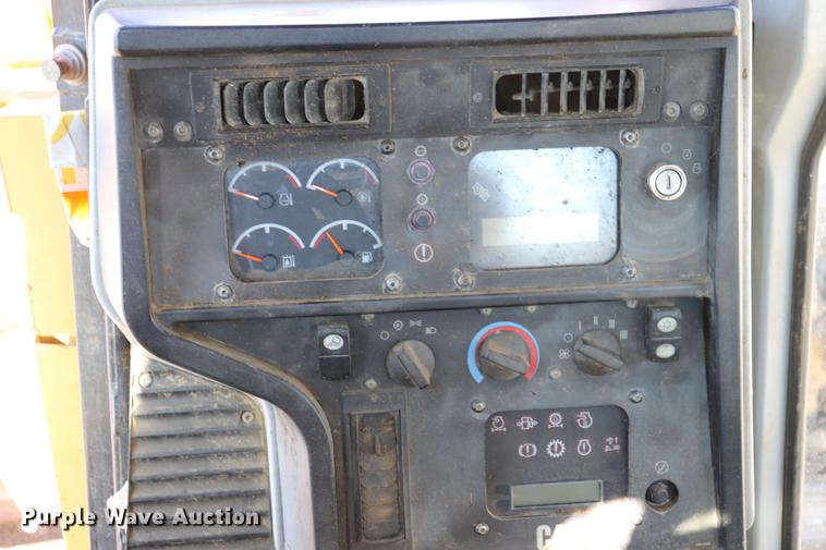 image for item EC9367 2005 Caterpillar D6R XW Series II dozer