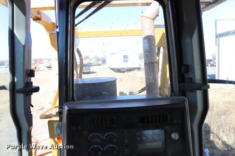 image for item EC9367 2005 Caterpillar D6R XW Series II dozer
