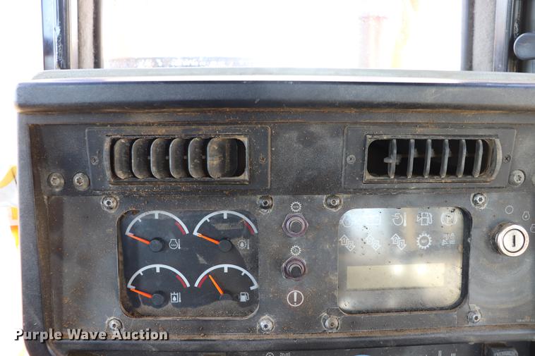 image for item EC9367 2005 Caterpillar D6R XW Series II dozer