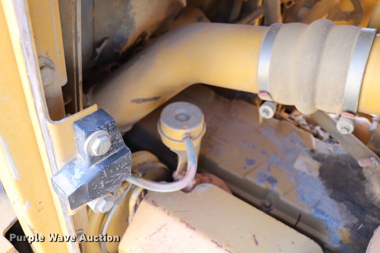 image for item EC9367 2005 Caterpillar D6R XW Series II dozer