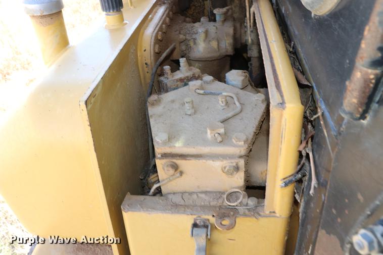 image for item EC9367 2005 Caterpillar D6R XW Series II dozer