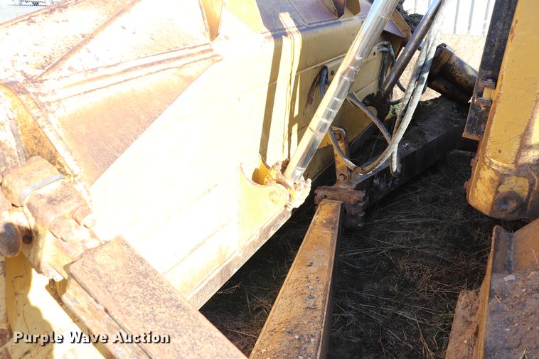 image for item EC9367 2005 Caterpillar D6R XW Series II dozer