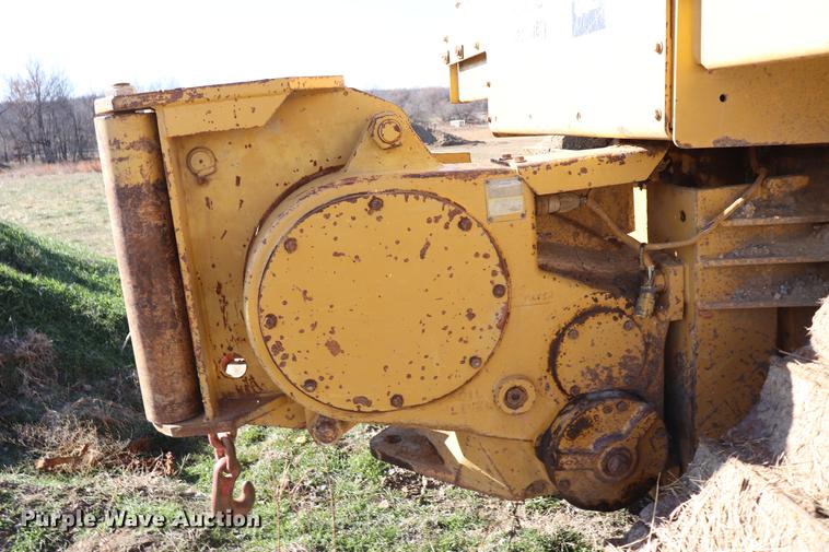 image for item EC9367 2005 Caterpillar D6R XW Series II dozer