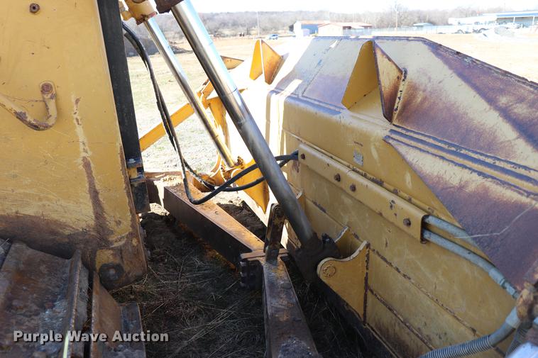 image for item EC9367 2005 Caterpillar D6R XW Series II dozer