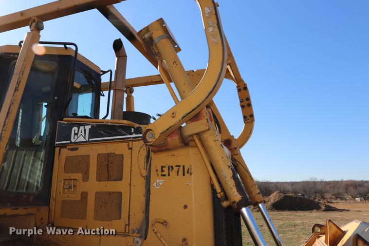 image for item EC9367 2005 Caterpillar D6R XW Series II dozer