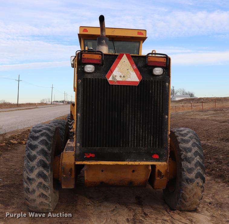 image for item EC9369 1997 John Deere 670CH motor grader