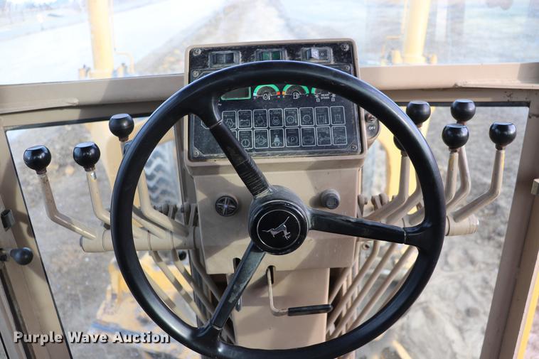 image for item EC9369 1997 John Deere 670CH motor grader