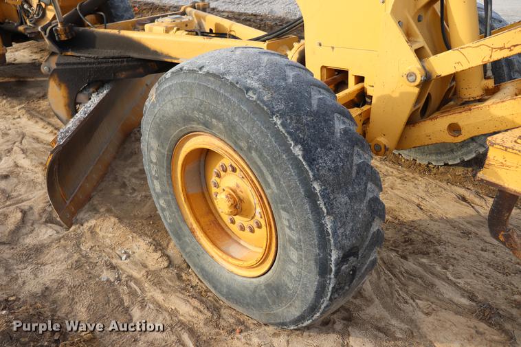 image for item EC9369 1997 John Deere 670CH motor grader