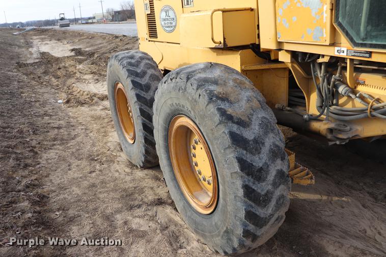 image for item EC9369 1997 John Deere 670CH motor grader