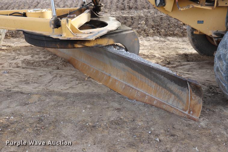 image for item EC9369 1997 John Deere 670CH motor grader