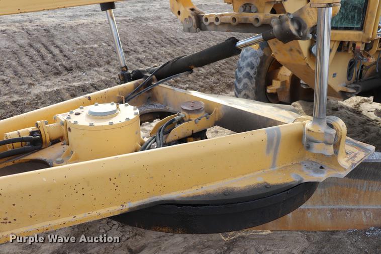 image for item EC9369 1997 John Deere 670CH motor grader