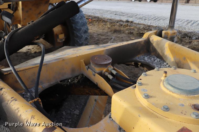 image for item EC9369 1997 John Deere 670CH motor grader