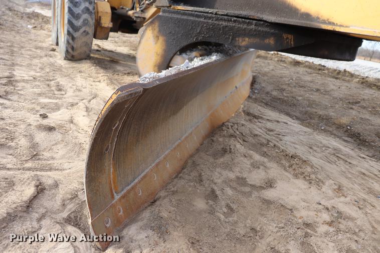 image for item EC9369 1997 John Deere 670CH motor grader