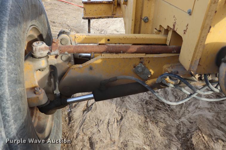 image for item EC9369 1997 John Deere 670CH motor grader