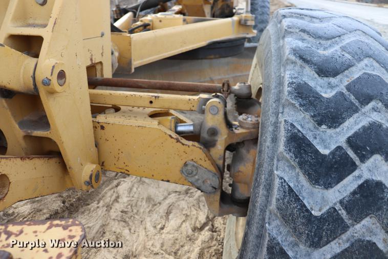 image for item EC9369 1997 John Deere 670CH motor grader